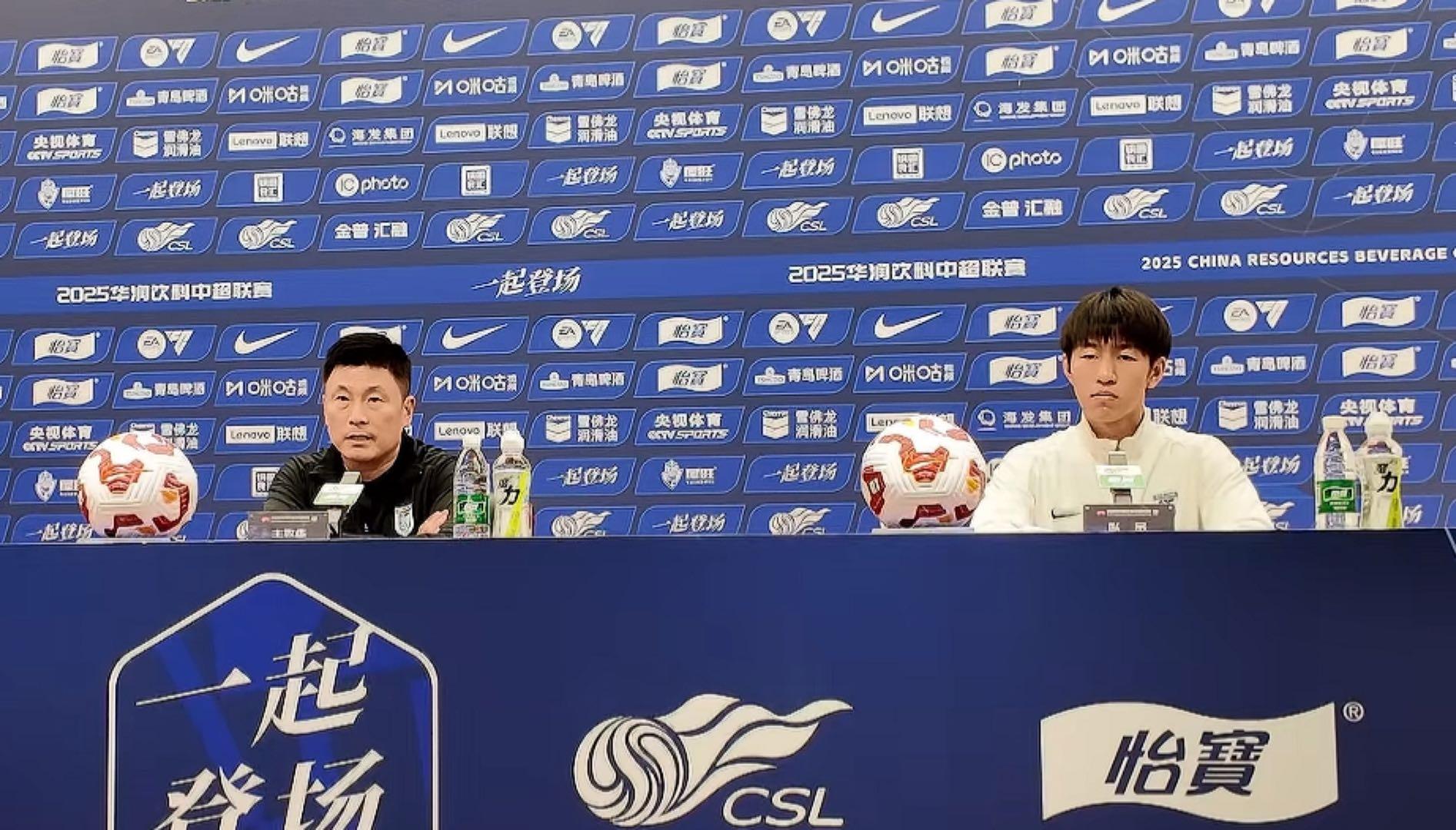 面前踢比赛, 后进行了手 面前踢比赛, 后进行了手