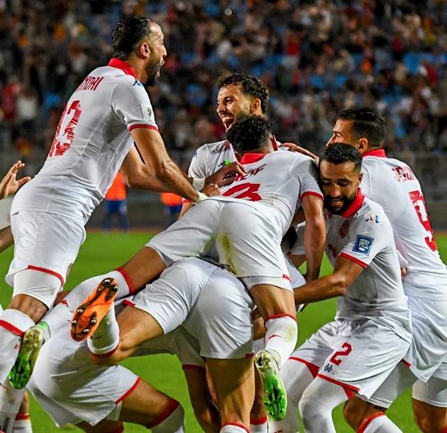 提前锁定, 东道主