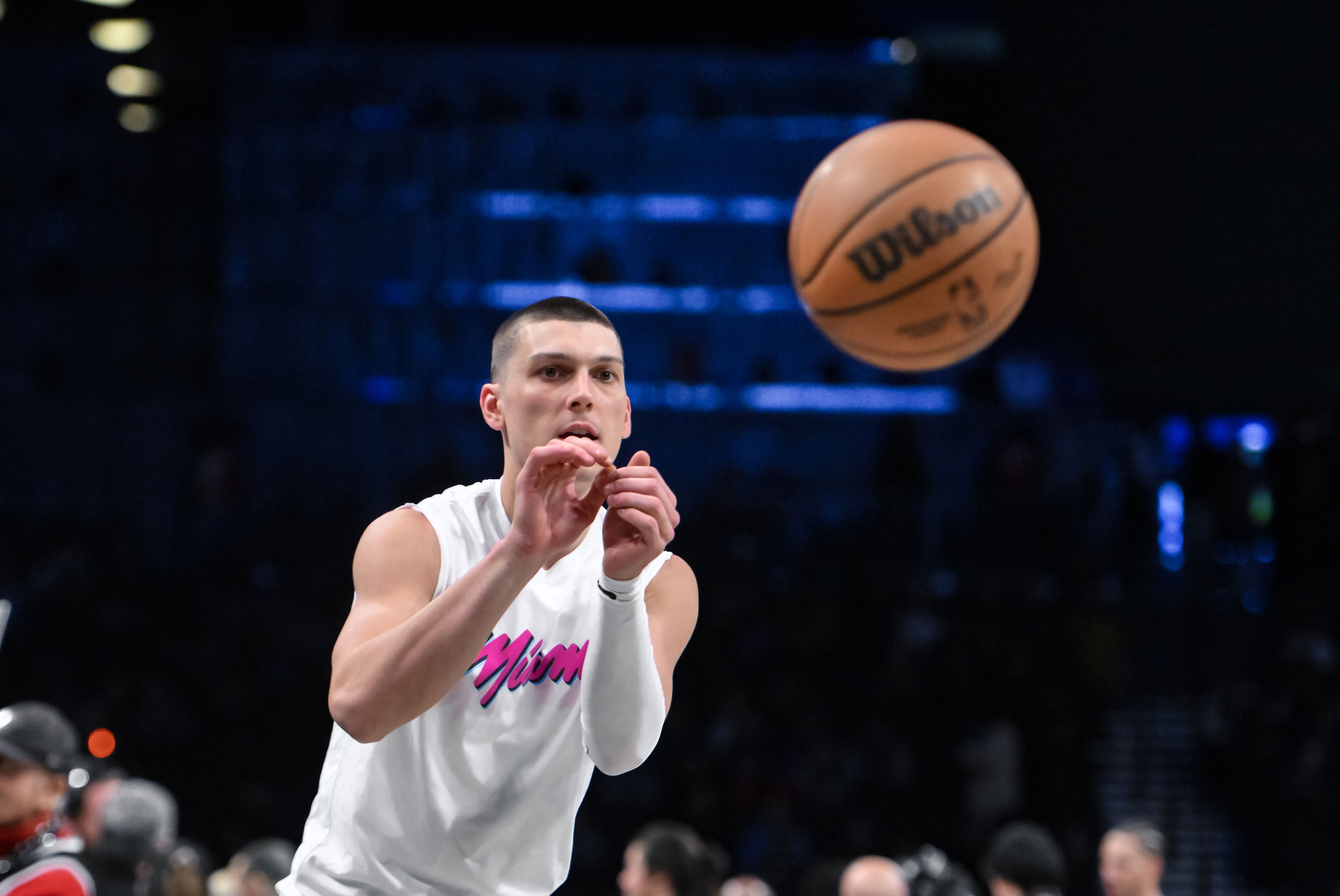 万美元, 鲍威尔此前 万美元, 鲍威尔此前